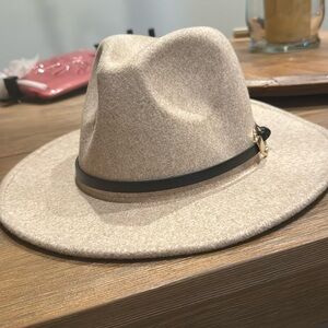 Wide brim felt hat